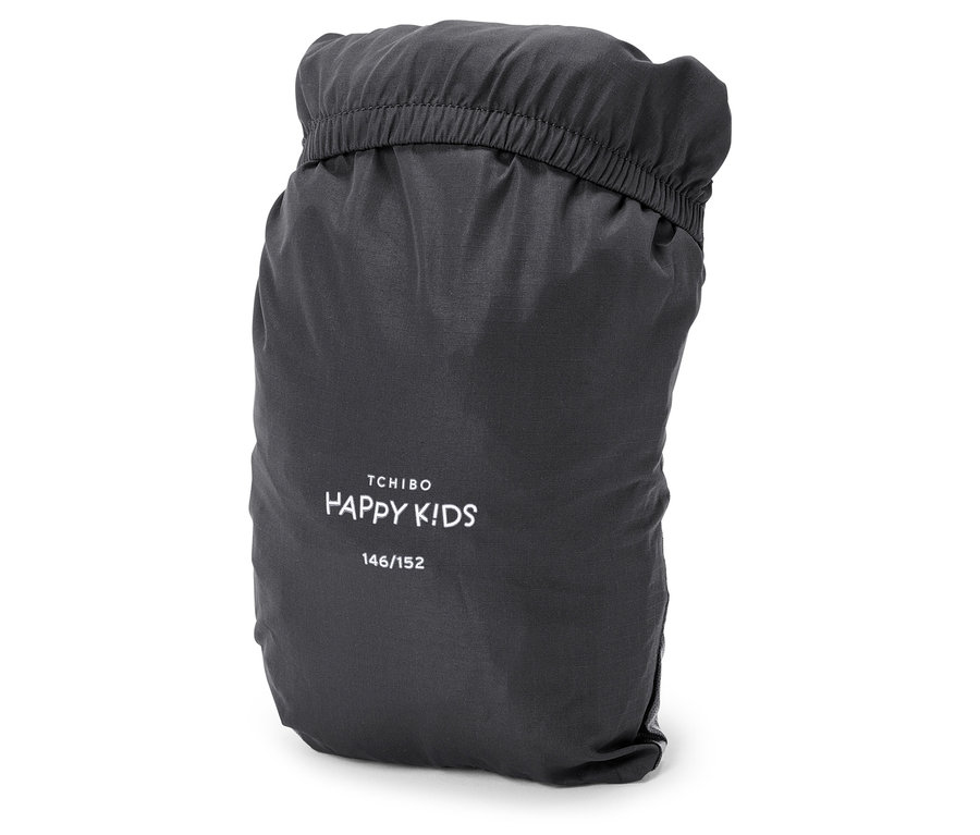 Tmavě šedý, nařasený obal s potiskem TCHIBO HAPPY KIDS 146/152.