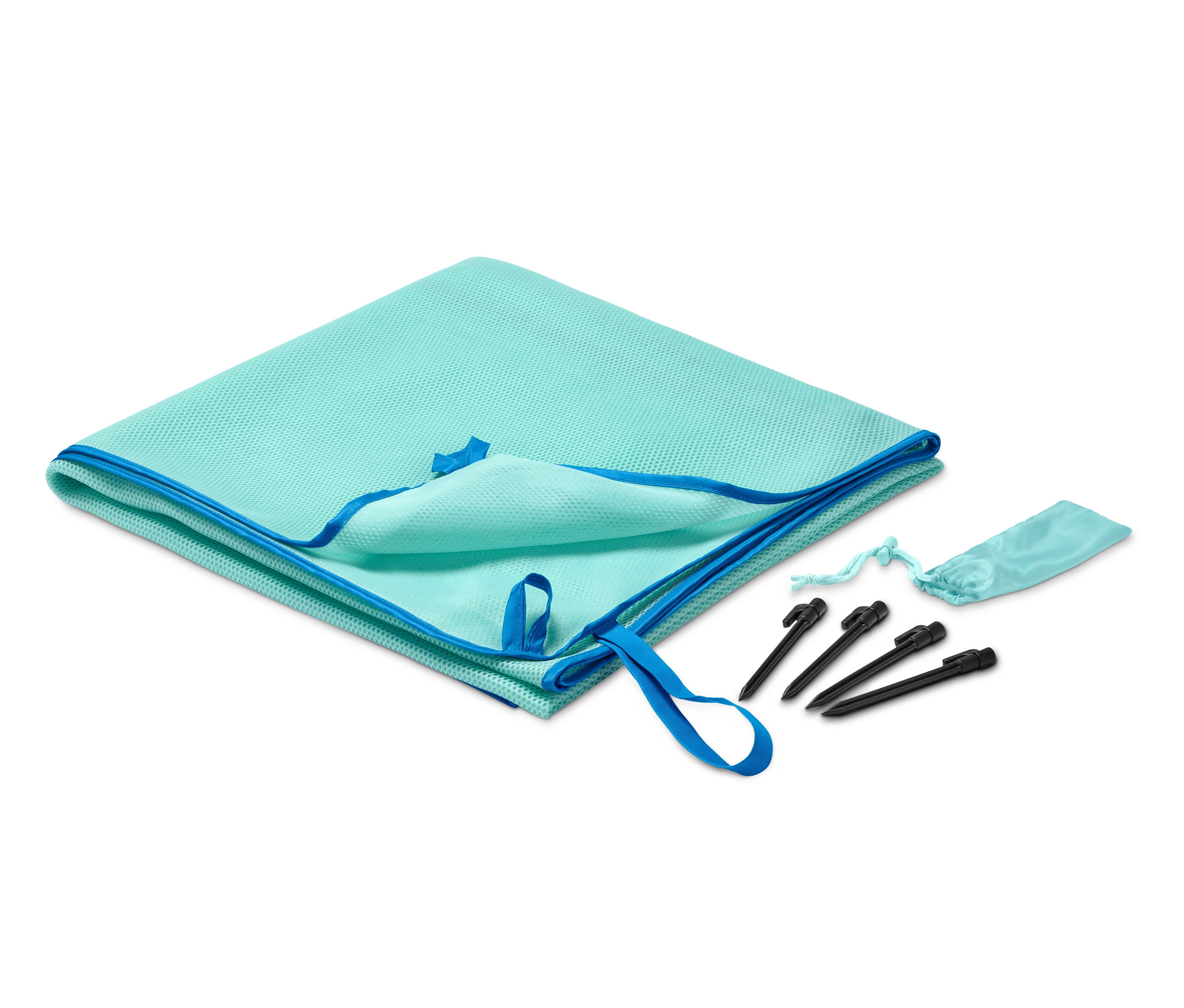 Složená plážová deka nepropouštějící písek s kolíky a pouzdrem.