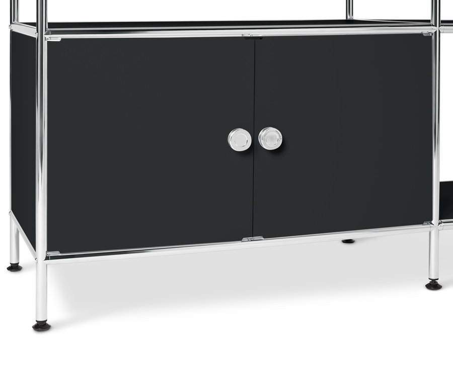 Detailní pohled na černou doplňkovou sadu dvířek k sérii kovového nábytku CN3.