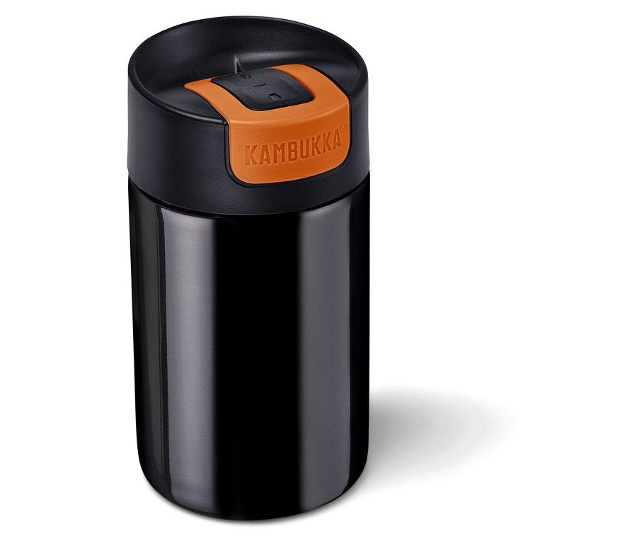 Černý cestovní hrnek Kambukka na kávu.