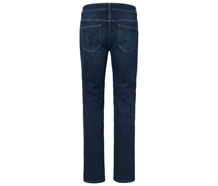 Zadní pohled na tmavě modré džíny.