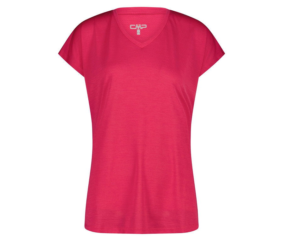 Detailní záběr na růžové tričko s krátkým rukávem, výstřihem do V a malým logem na hrudi.