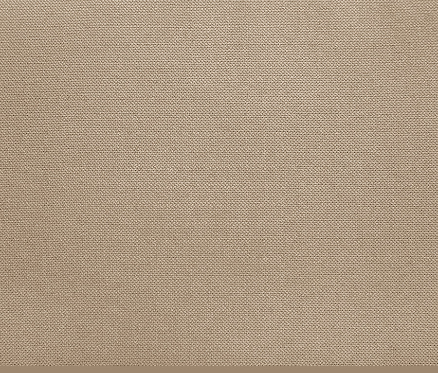 Detailní záběr béžové látky lavice na sezení s úložným prostorem.