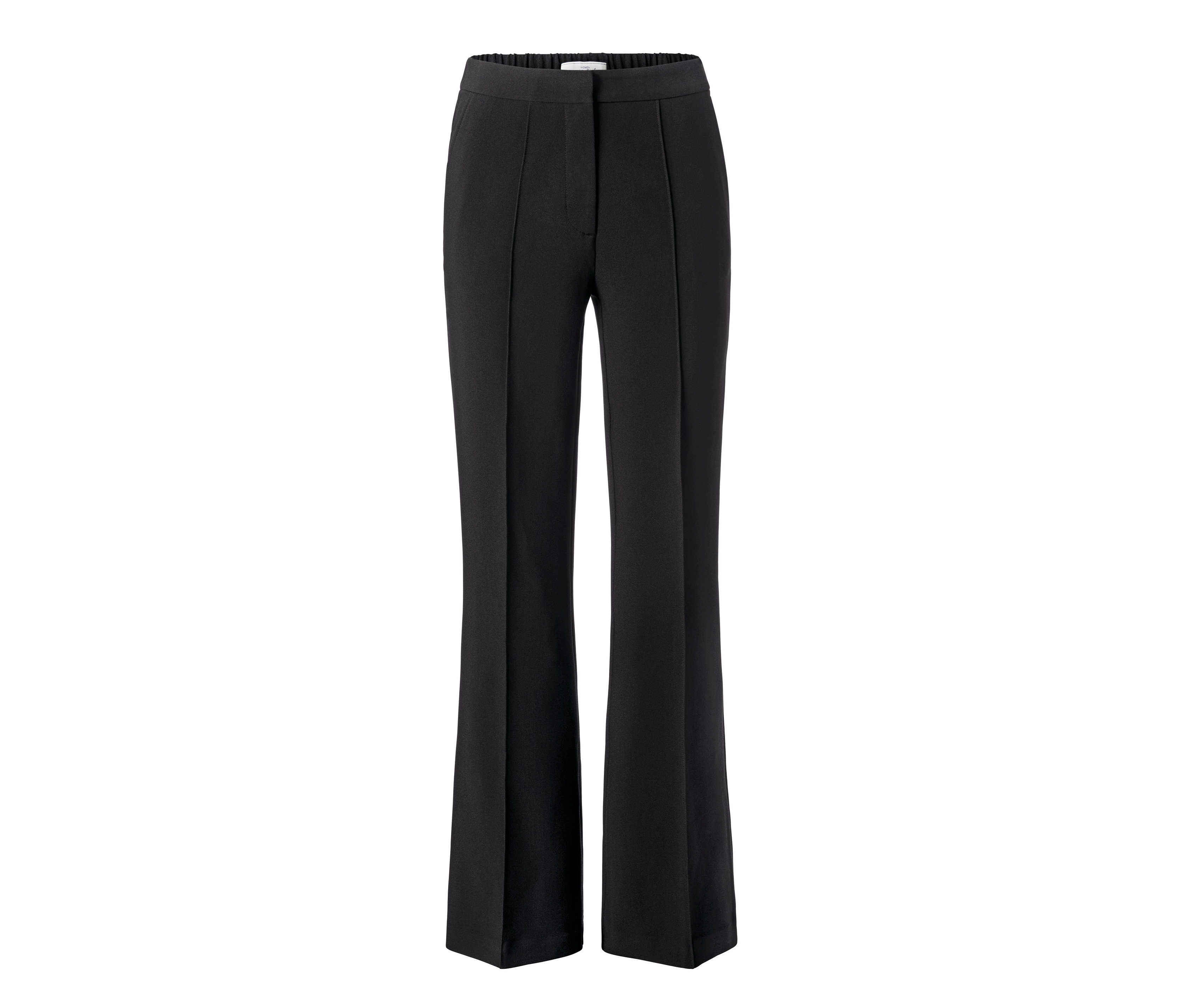 Černé kalhoty marlene na bílém pozadí.