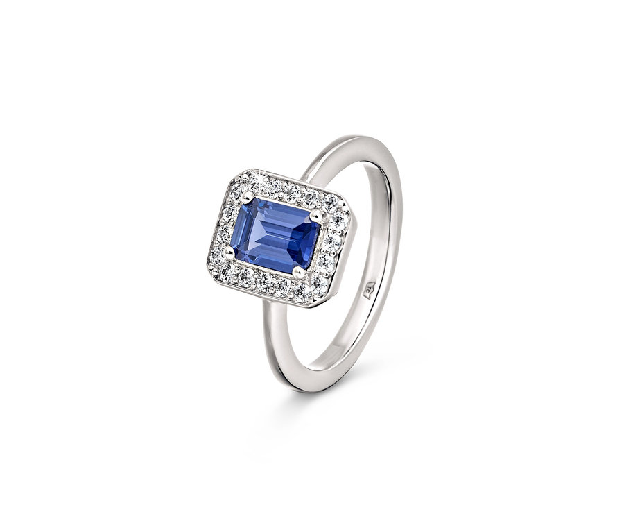 Detail stříbrného prstenu 925 Royal Blue.