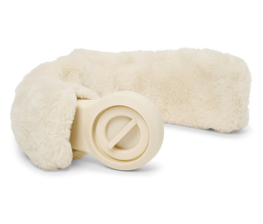 Krémově bílý ohřívací polštářek s umělou kožešinou na bílém pozadí.