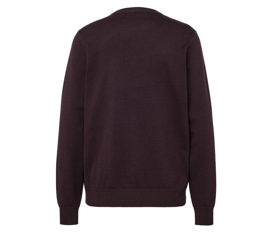 Detail zadní strany bordó svetru.