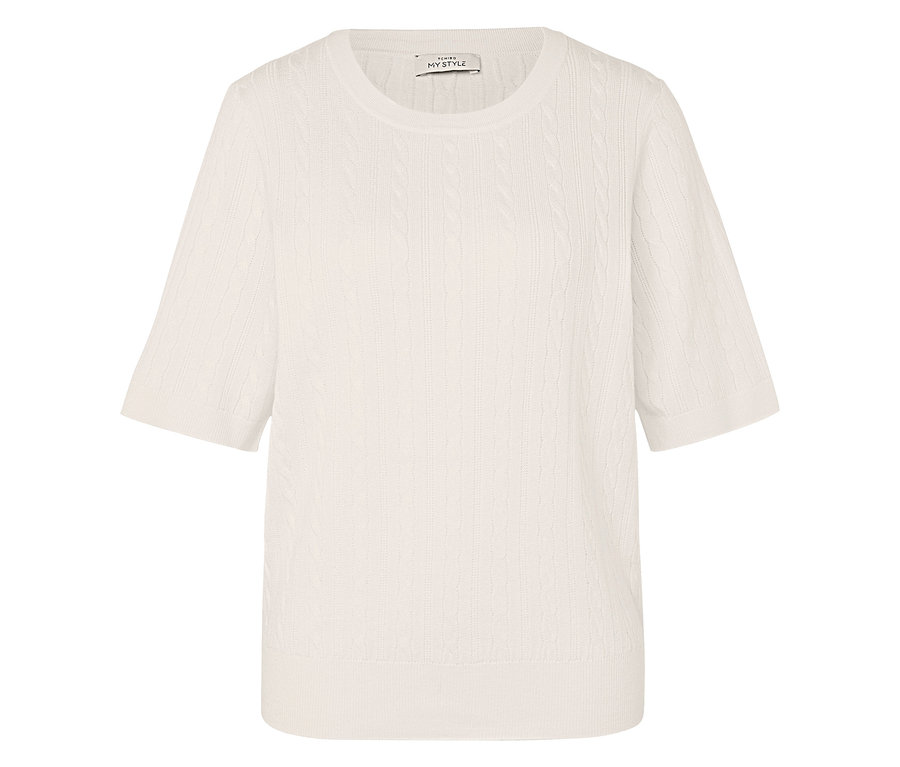 Krémový pletený top s copánkovým vzorem a krátkými rukávy.