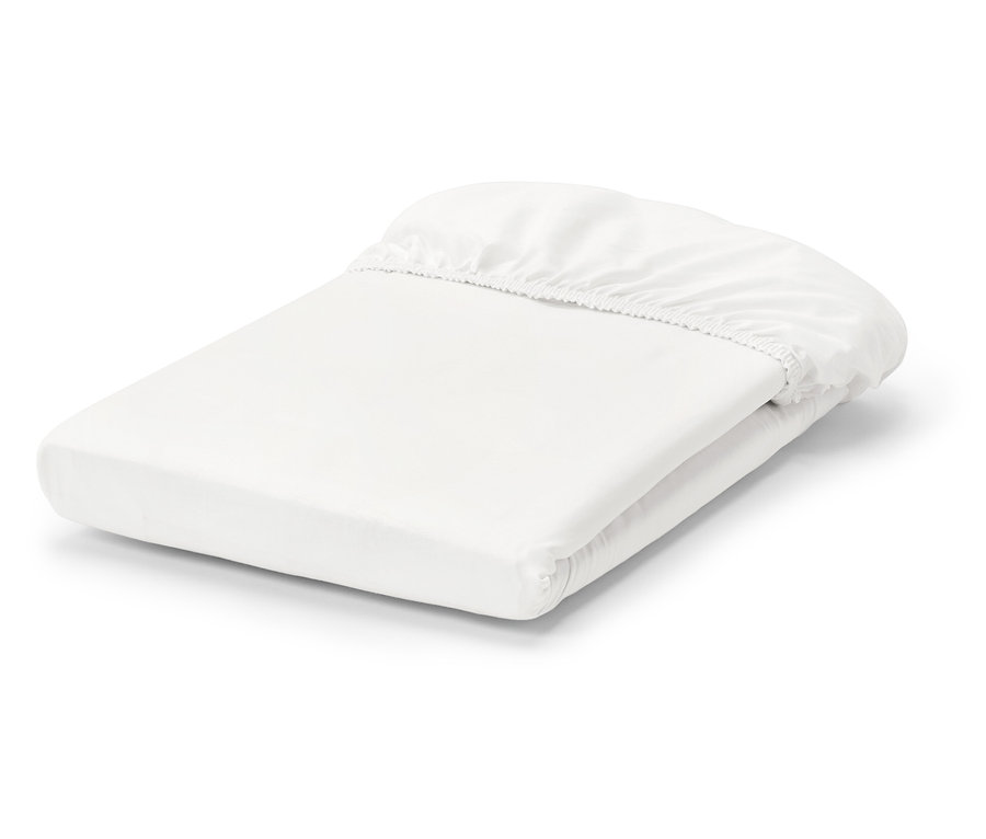 Složená bílá prostěradla s gumou.