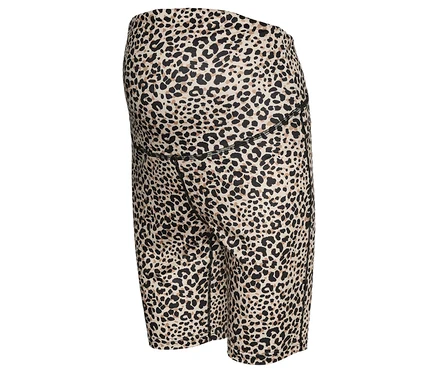 Krátké legíny s leopardím vzorem.
