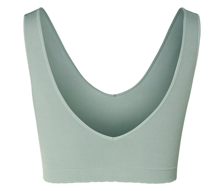 Detail světle zelené sportovní podprsenky s výstřihem do V.