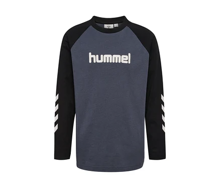 Triko s dlouhým rukávem hummel® HMLJR s tmavě šedým trupem, černými raglánovými rukávy s bílými pruhy ve tvaru šipek a bílým logem hummel na hrudi.
