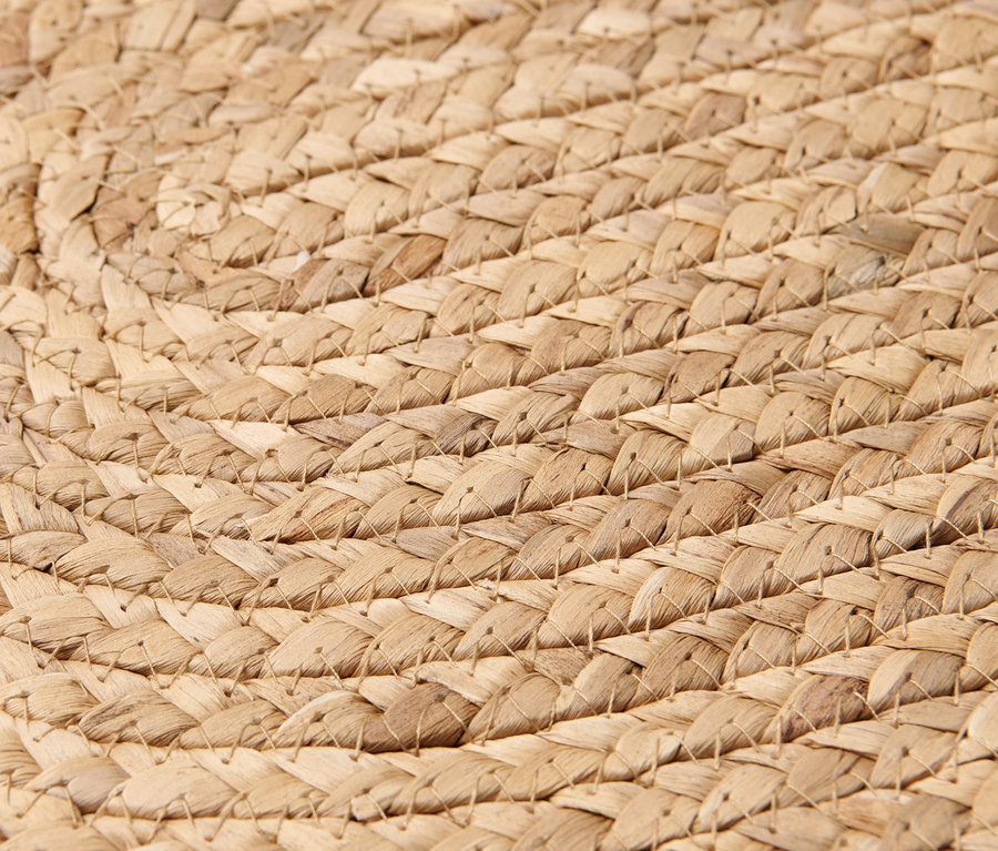 Detailní záběr na dvě prostírání.