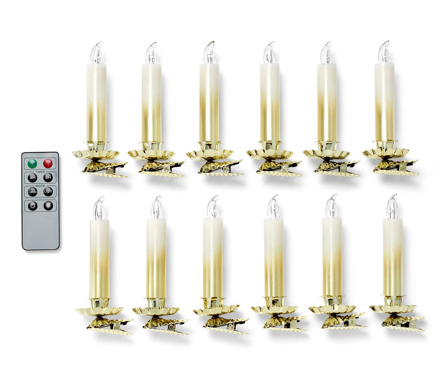 Dvanáct krémovo-zlatých LED svíček na vánoční stromeček a dálkové ovládání leží na bílém pozadí.