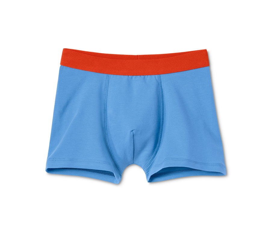 Modré chlapecké boxerky se sedmidílnou oranžovou gumou v pase.