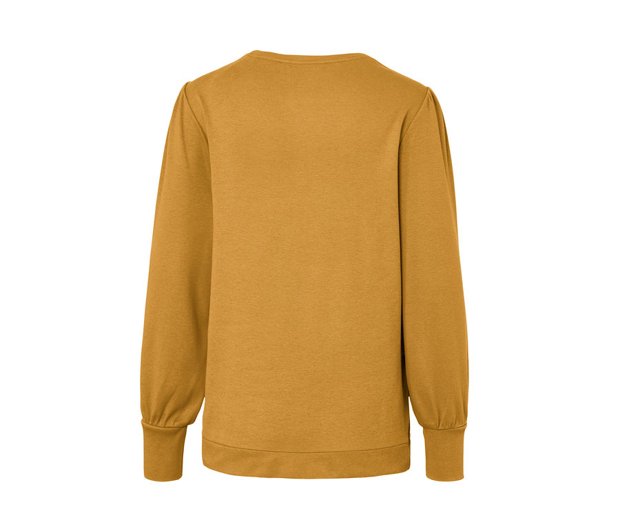 Pohled zezadu na hořčicově žluté triko s dlouhým rukávem z interlokové pleteniny.