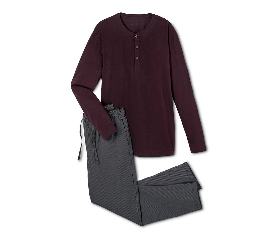 Pánské pyžamo s dlouhým rukávem a pruhovanými kalhotami.