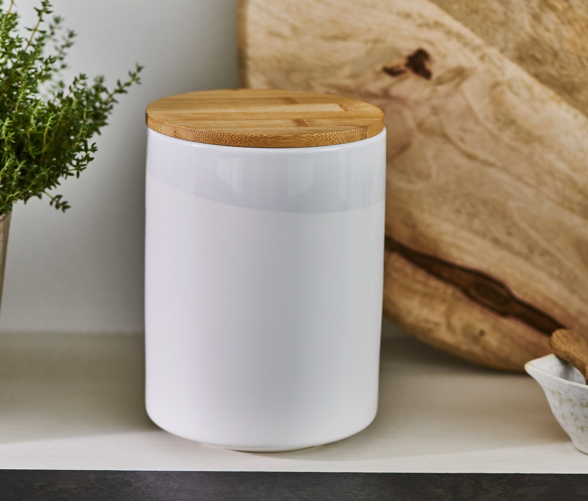 Keramická bílá dóza na kávu s dřevěným víkem, 500 g.