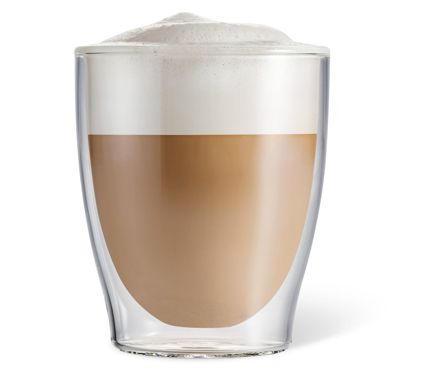 Káva s pěnou ve sklenici na Caffè Crema.