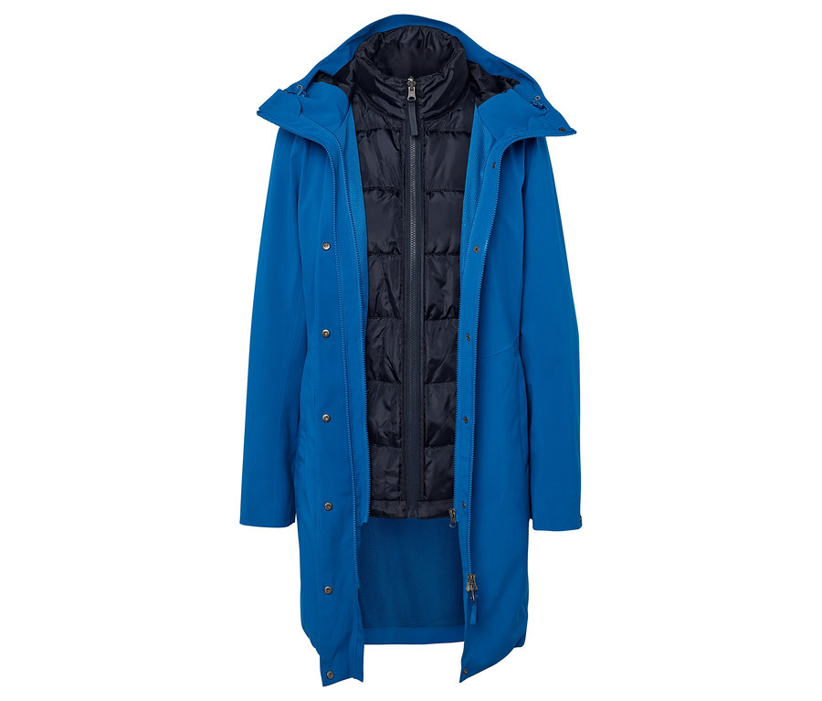 Modrý kabát s černou vestou.