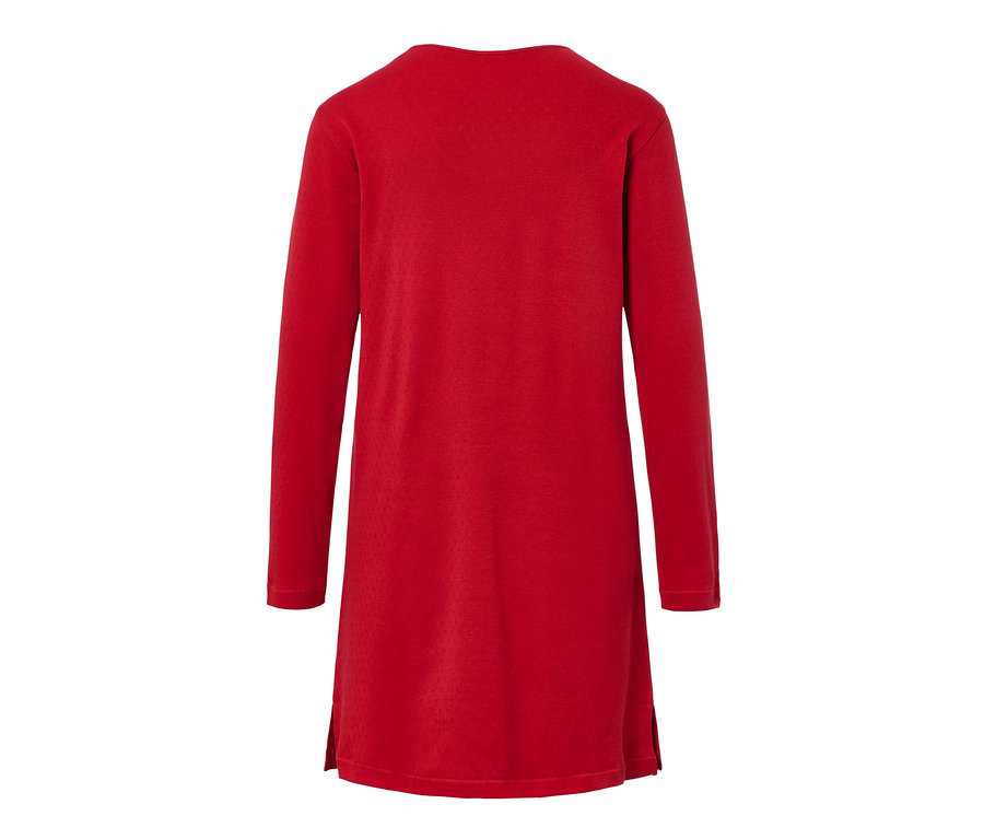 Červená ažurová noční košile s dlouhými rukávy.