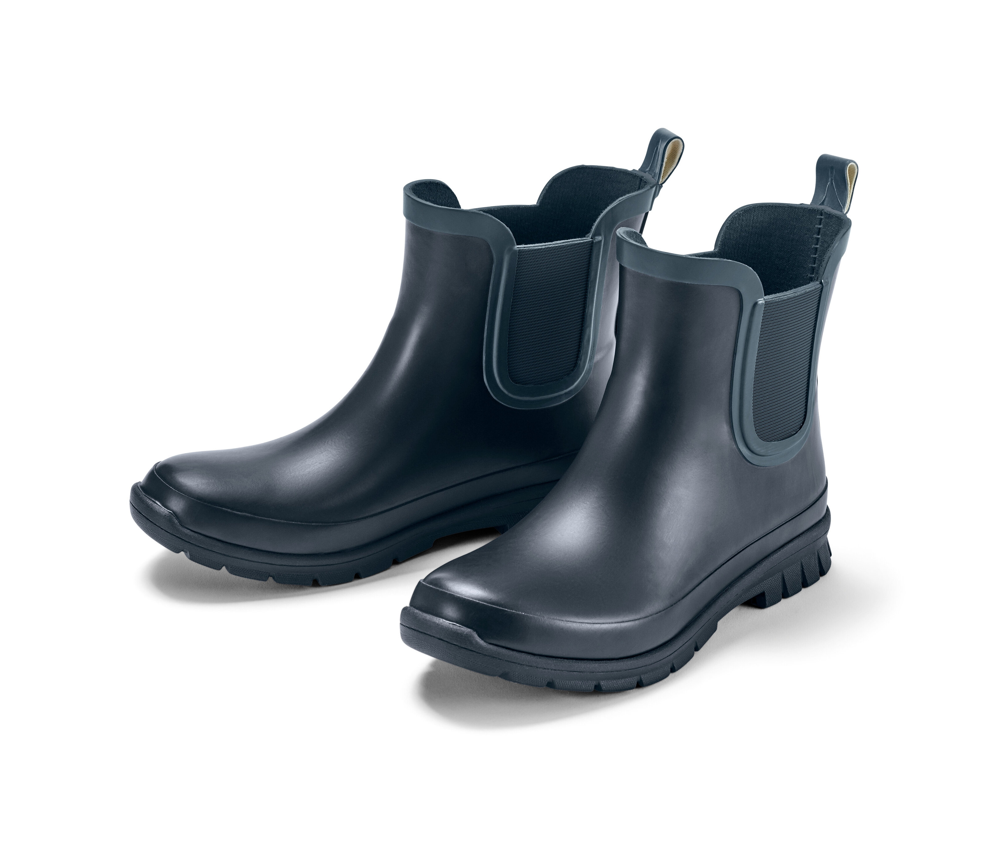 Tmavě modré dětské boty do deště Chelsea na bílém pozadí.