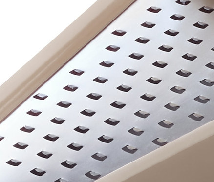 Detailní záběr na struhadlo na parmazán 2 v 1.