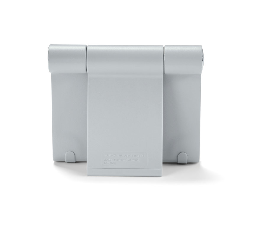 Šedý stojan na smartphone a tablet na bílém pozadí.