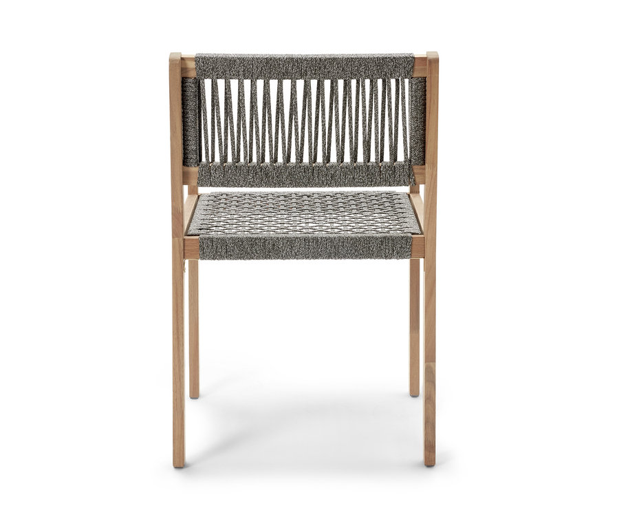 Jídelní židle s textilním výpletem.