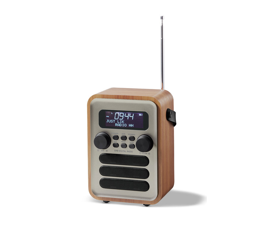 Digitální rádio DAB+ s dřevěným rámem a anténou.