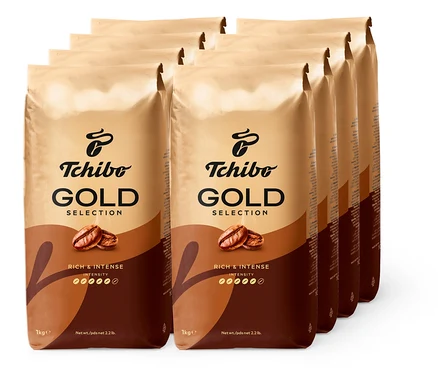 Osm balení zrnkové kávy Tchibo Gold Selection po 1 kg.