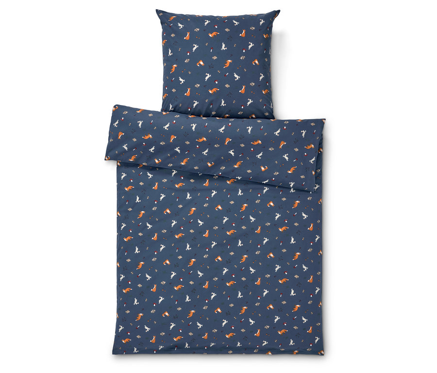 Povlečení s motivem lišek na modrém pozadí.