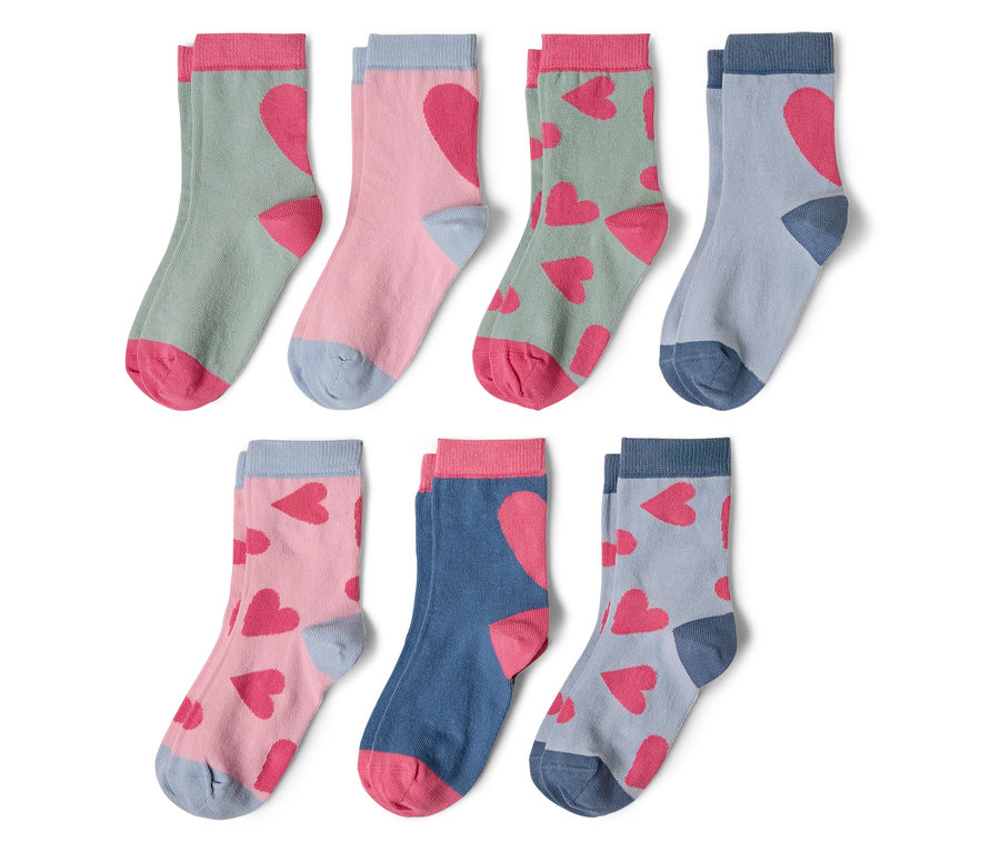 Vícebarevné ponožky se vzorem srdce.