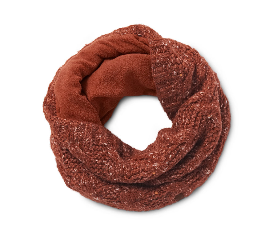 Hnědá pletená kruhová šála s fleecovou podšívkou.