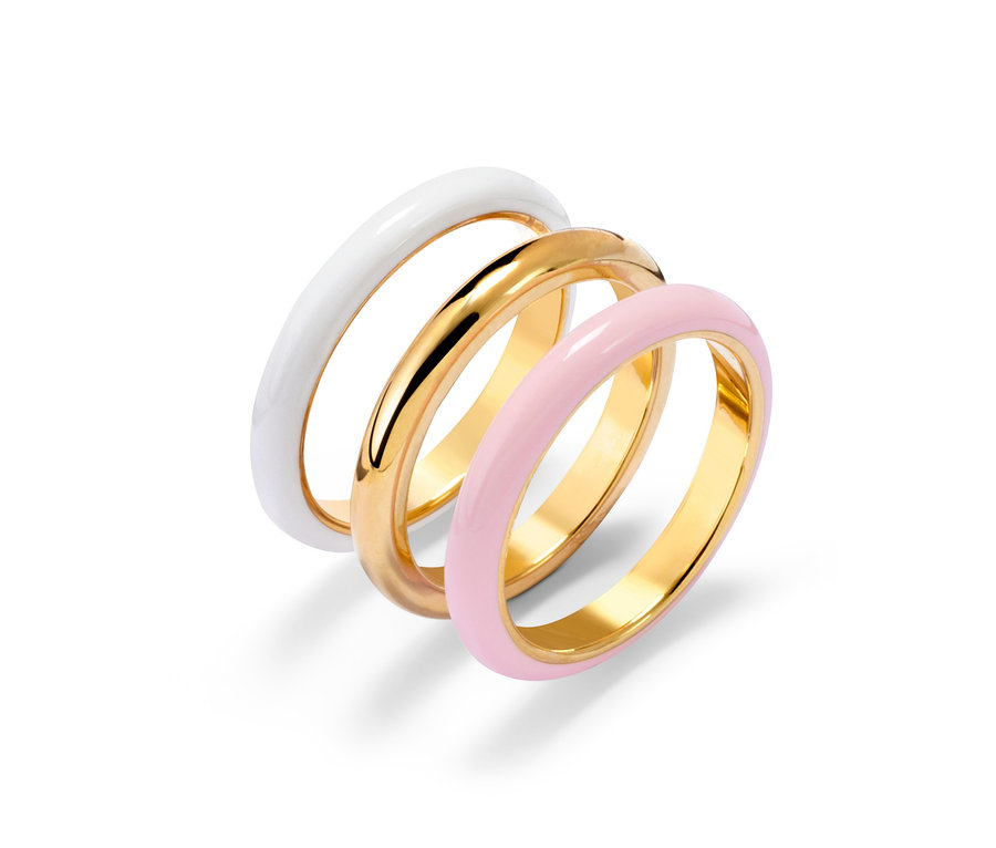 Detail tří prstenů: pozlacený, bílý a růžový.