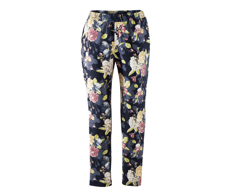 Pyžamové kalhoty s květinovým vzorem.