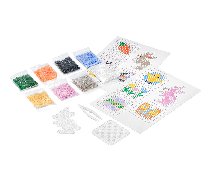 Sada kreativních zažehlovacích korálků s různobarevnými korálky, pinzetou a šablonami.