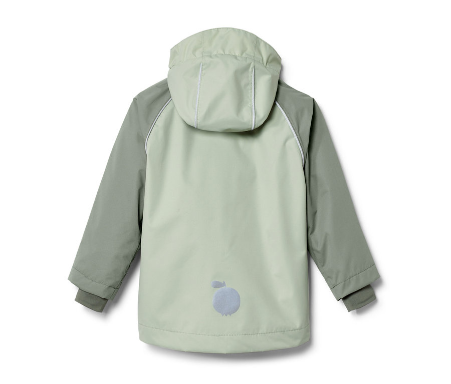 Zadní strana dětské bundy do deště ve stylu colorblock, světle zelená s šedými rukávy a kapucí.