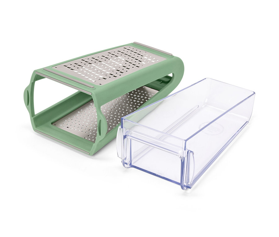 Zelené obousměrné struhadlo se záchytnou nádobkou leží na bílém povrchu.