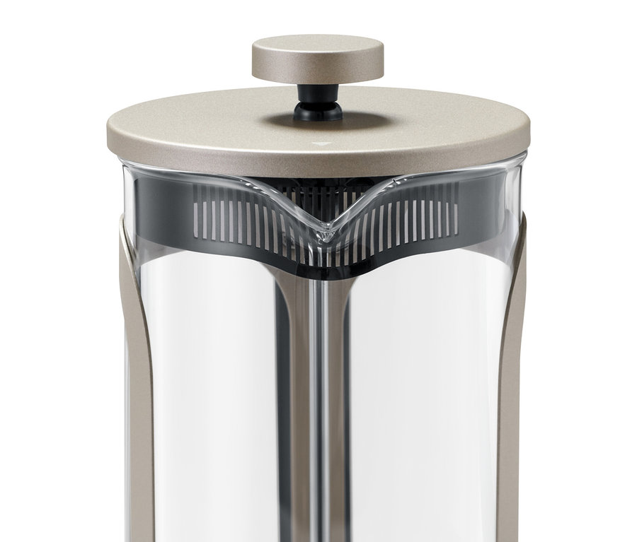 Detail konvičky french press 800 ml pro 6 šálků v šampaňské barvě.