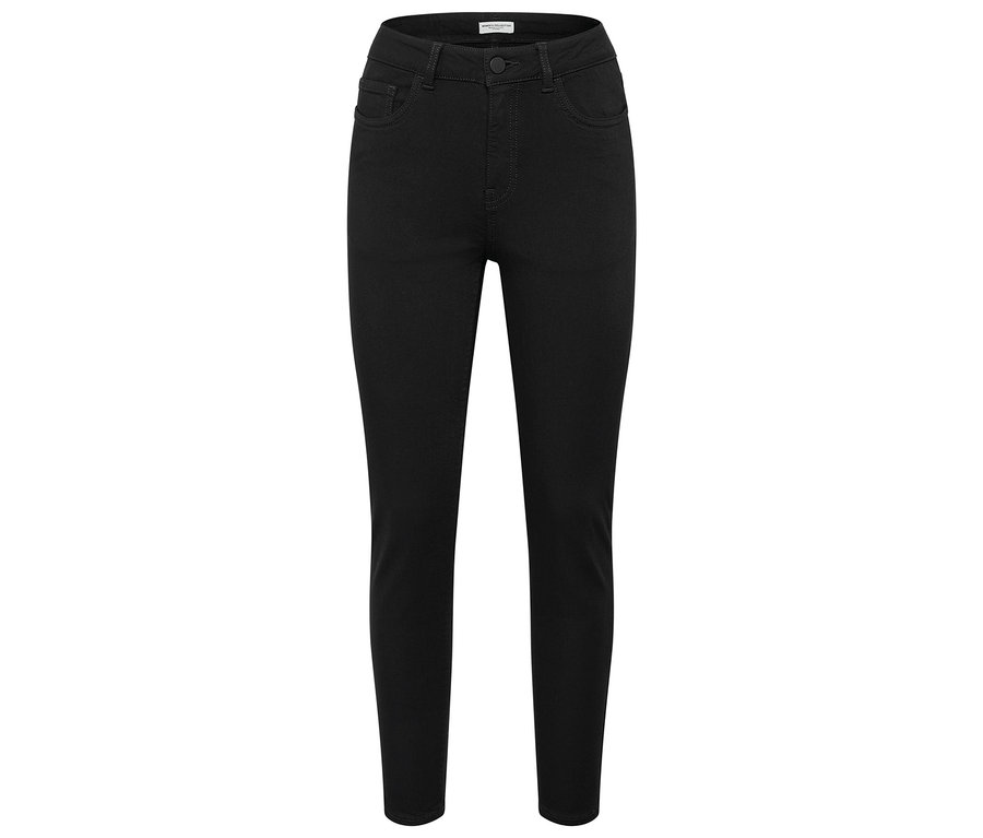 Černé džíny s vysokým pasem.