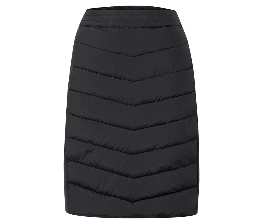 Černá prošívaná sukně na bílém pozadí.