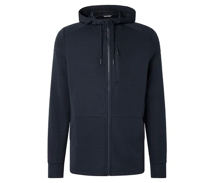 Detailní záběr na tmavě modrou mikinu s kapucí na zip.