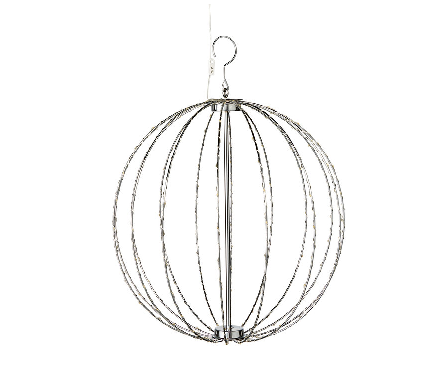 Zavěšená kovová koule s LED světly.