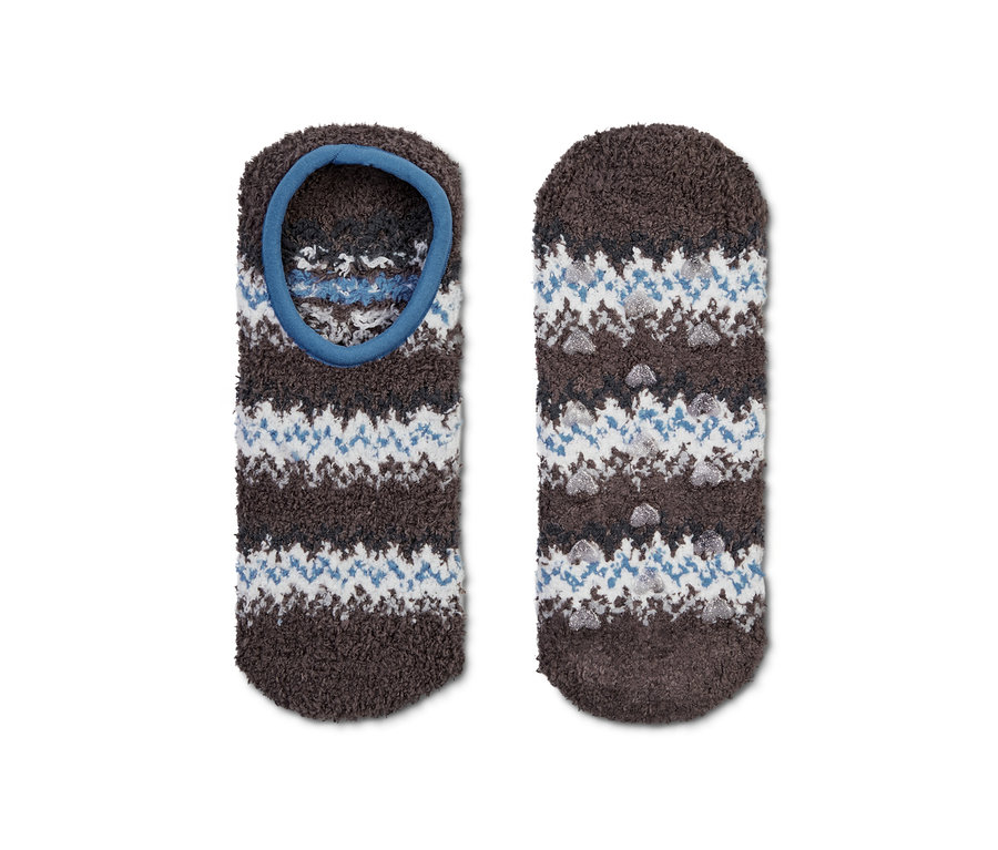Dva páry ponožkových papučí s hnědým, modrým a bílým vzorem.