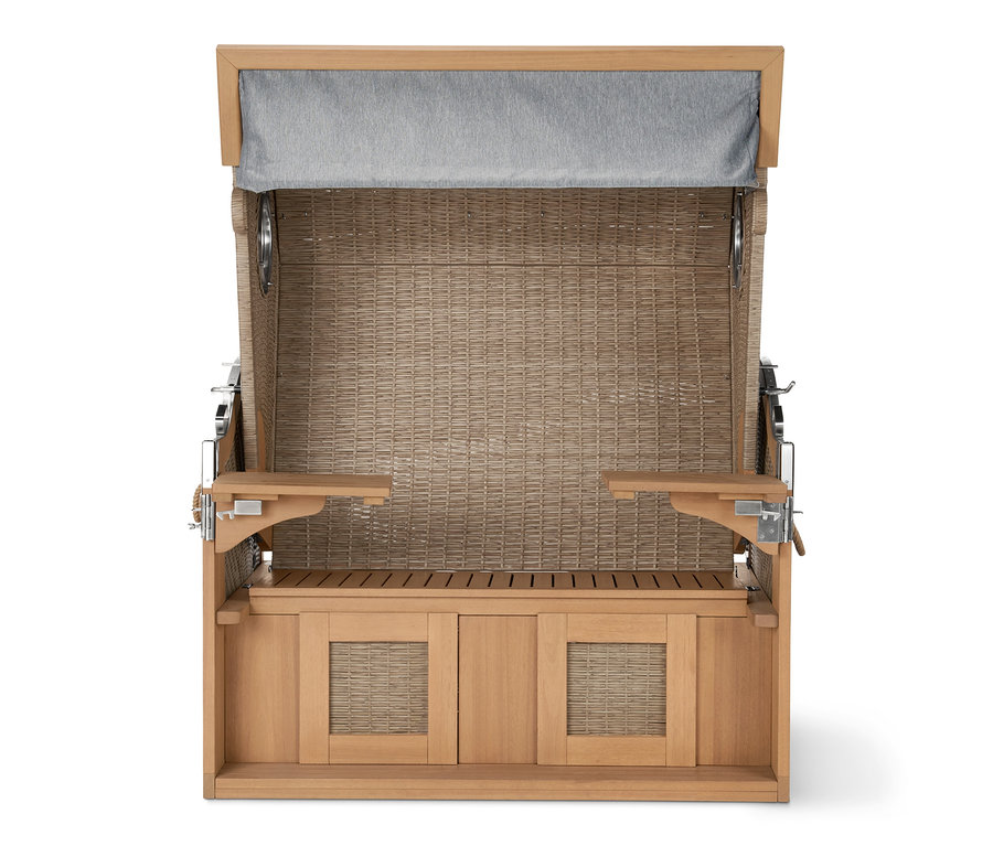 Detailní pohled na prémiový plážový koš XXL se 2 sklápěcími stolky, s proutěným sedákem a šedou stříškou.