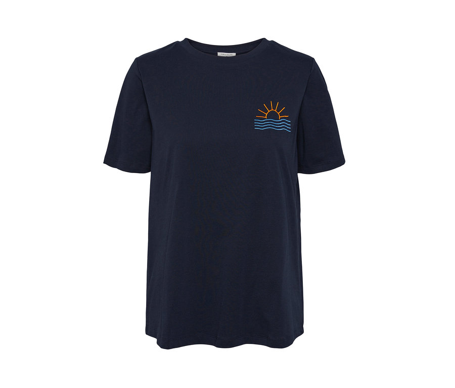 Tmavě modré triko s výšivkou slunce a moře.