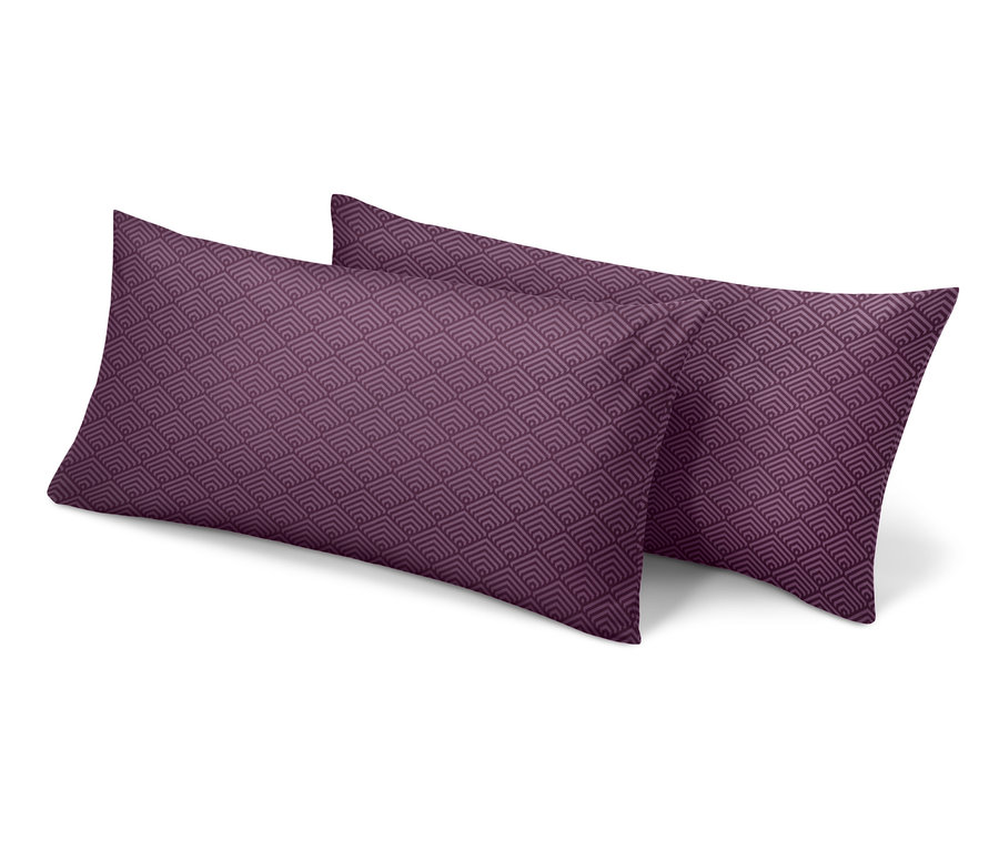 Dva fialové povlaky na polštáře z biberu s geometrickým vzorem.
