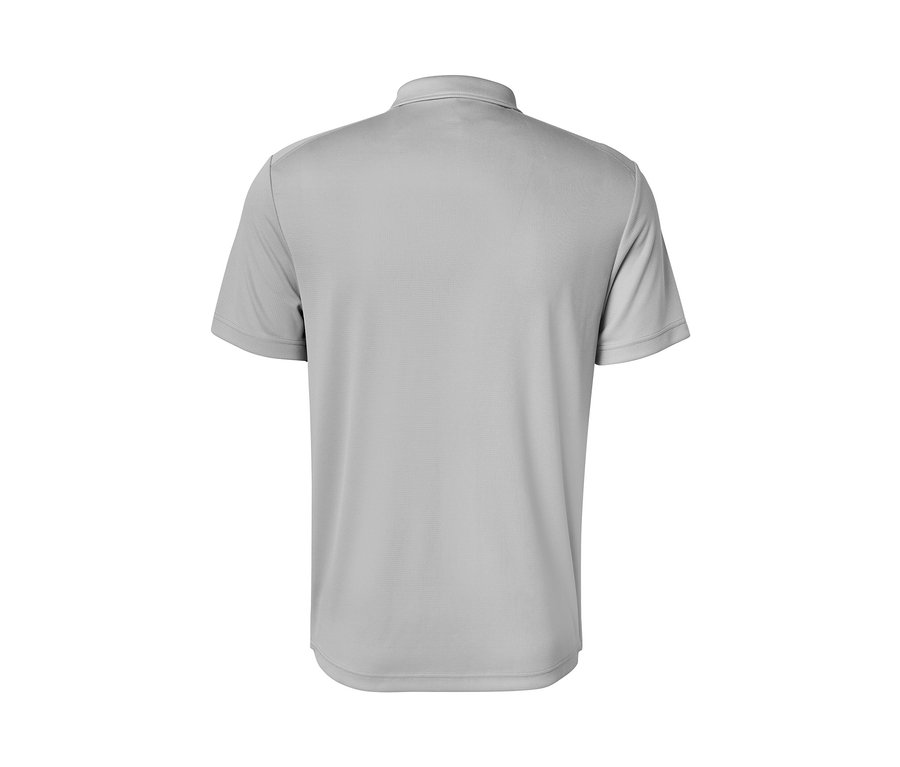 Detailní záběr na šedé funkční polo triko.