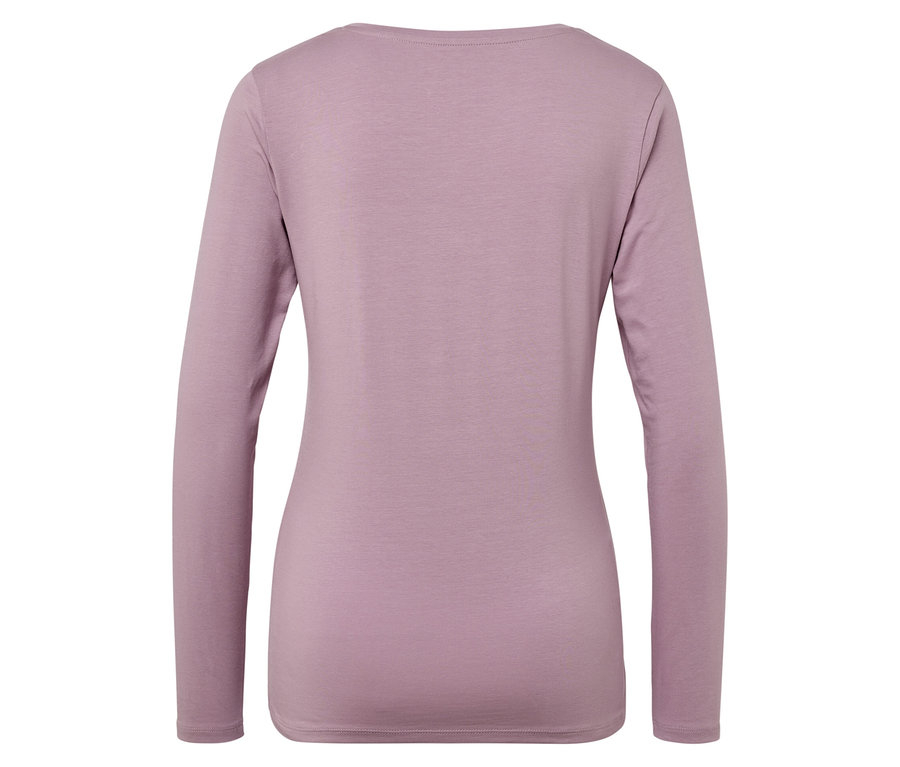 Zadní pohled na fialové tričko s dlouhým rukávem.